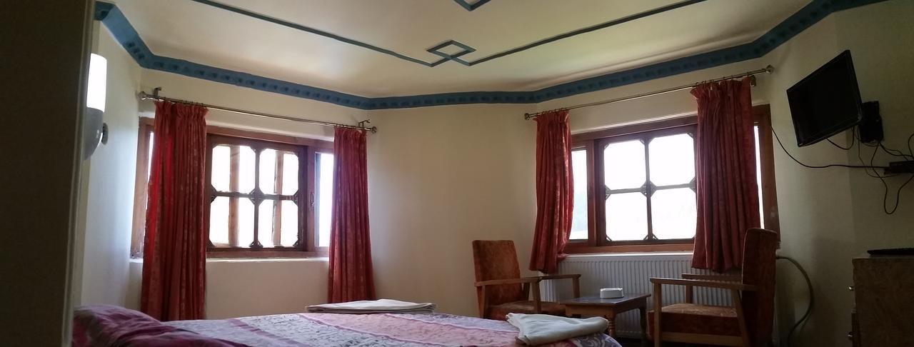 Hotel Gulmarg Inn Esterno foto
